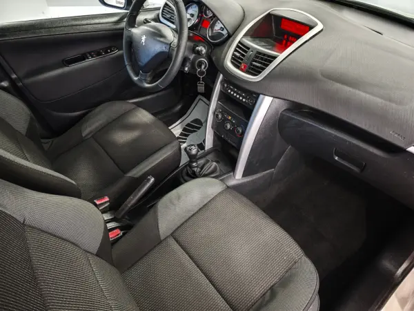Peugeot 207 1.4 HDi Urban 23
