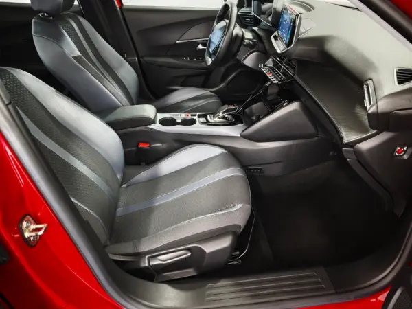 Peugeot e-2008 Allure 32