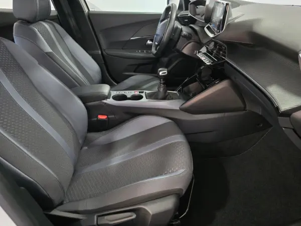 Peugeot 2008 1.2 PureTech Allure 22