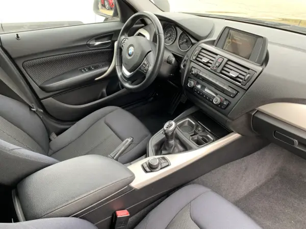 BMW 118 d Line Urban 12