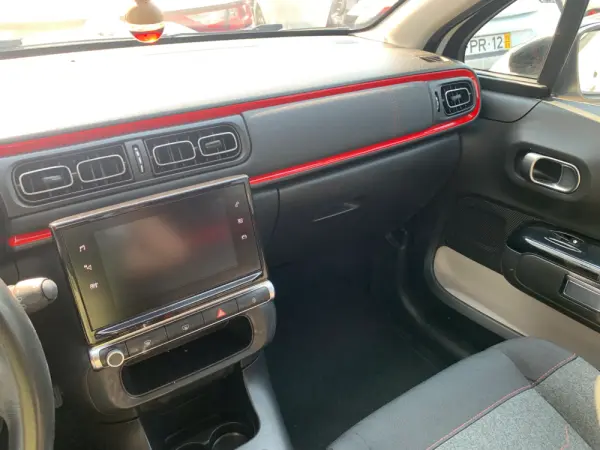 Citroën C3 1.2 PureTech Shine 10