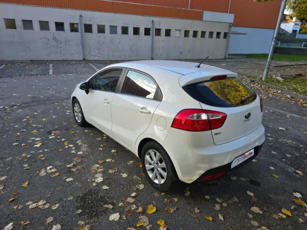 Kia Rio 1.2 CVVT LX 6