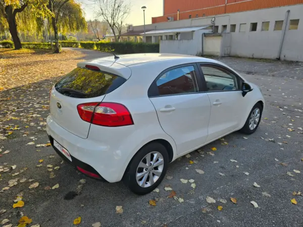 Kia Rio 1.2 CVVT LX 10