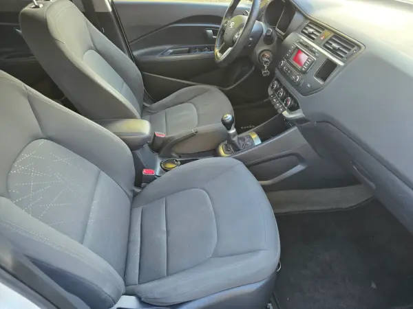 Kia Rio 1.2 CVVT LX 23