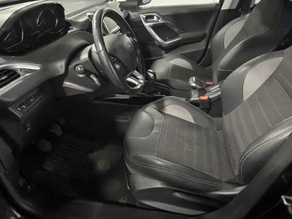 Peugeot 2008 1.2 PureTech Allure 16