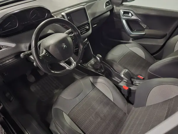 Peugeot 2008 1.2 PureTech Allure 17