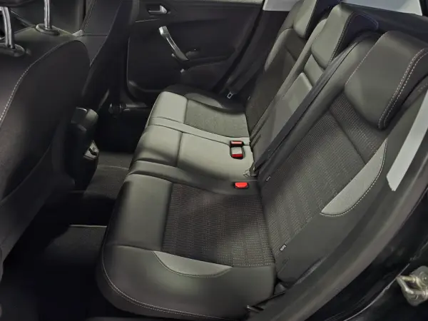 Peugeot 2008 1.2 PureTech Allure 18