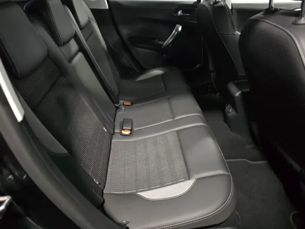 Peugeot 2008 1.2 PureTech Allure 19