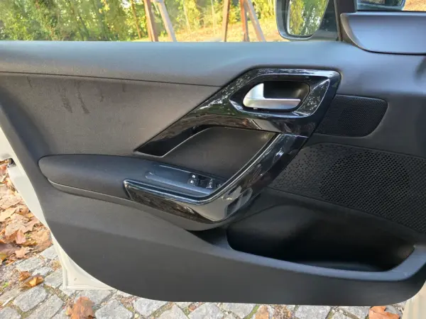 Peugeot 208 1.2 PureTech Active 21