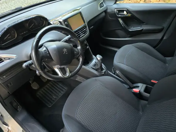 Peugeot 208 1.2 PureTech Active 23