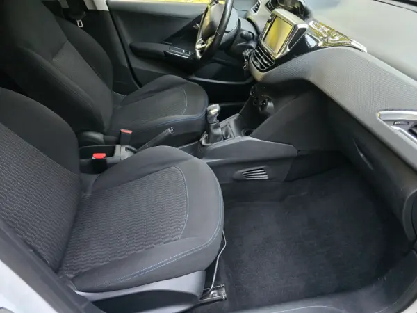 Peugeot 208 1.2 PureTech Active 26