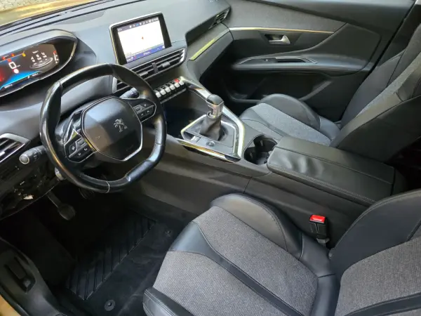 Peugeot 3008 1.2 PureTech Allure 21