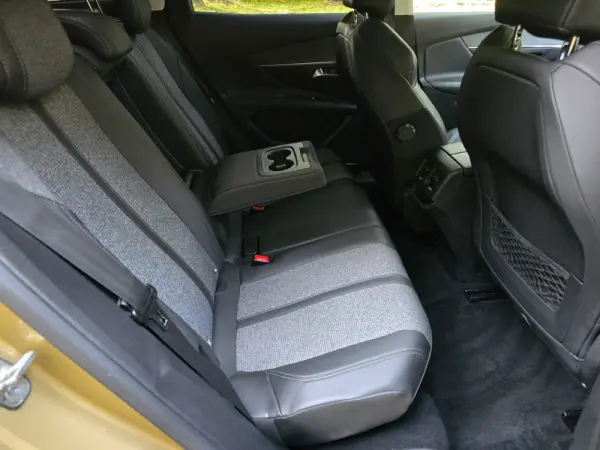 Peugeot 3008 1.2 PureTech Allure 23