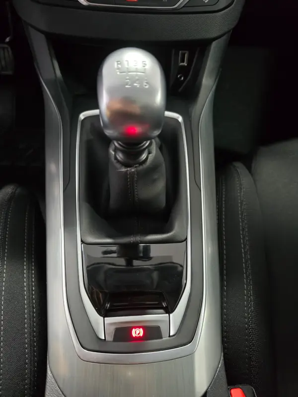 Peugeot 308 1.6 BlueHDi Allure 11