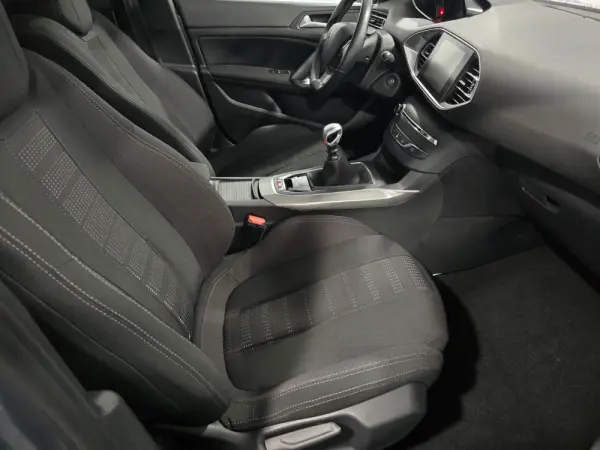 Peugeot 308 1.6 BlueHDi Allure 21