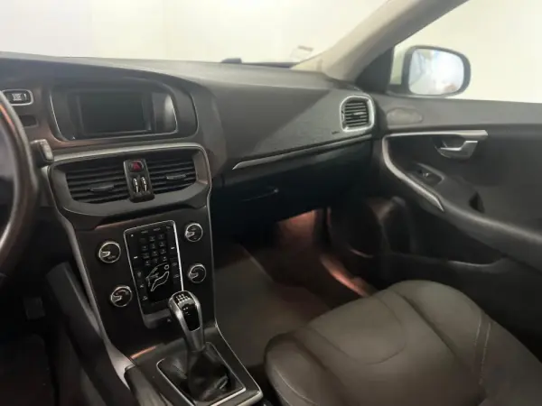 Volvo V40 2.0 D2 Momentum 9
