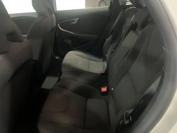 Volvo V40 2.0 D2 Momentum 11