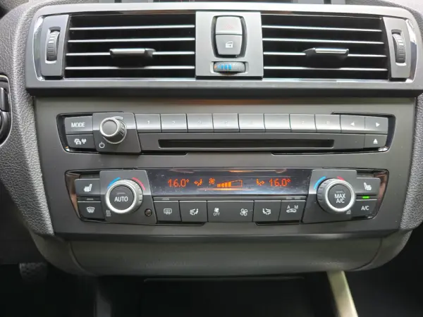 BMW 118 d Line Sport 12