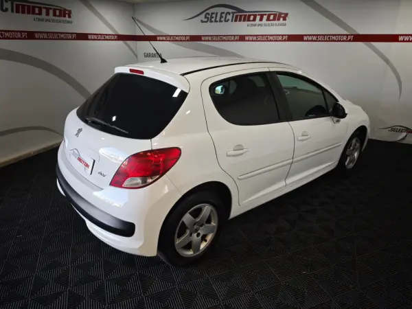 Peugeot 207 1.4 HDi Urban 6