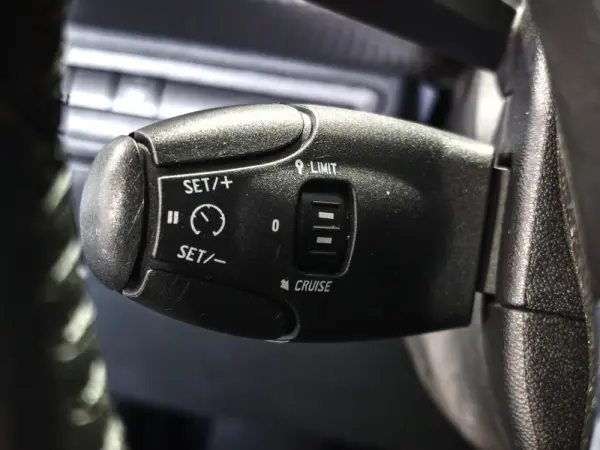 Peugeot 2008 1.2 PureTech Signature 16