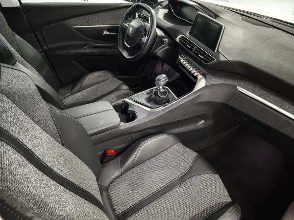 Peugeot 3008 1.2 PureTech Allure Pack 22