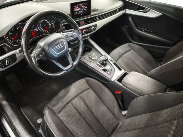 Audi A4 Avant 2.0 TDI Advance S tronic 23