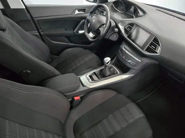 Peugeot 308 1.2 PureTech Allure Pack 21