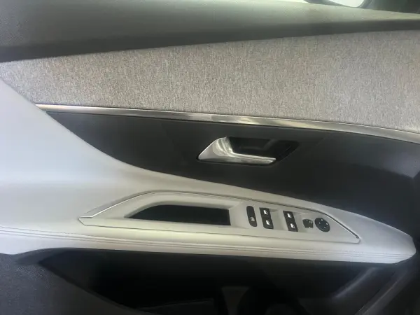 Peugeot 5008 PureTech 130 Stop & Start Allure Business-Pack 11