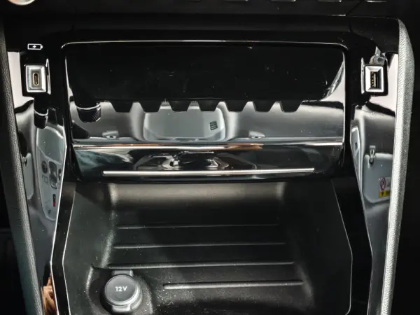 Peugeot e-2008 Allure 15