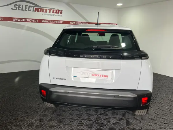 Peugeot e-2008 54 kWh SE Style 6