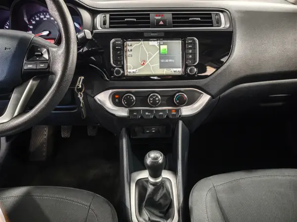 Kia Rio 1.2 CVVT More 13