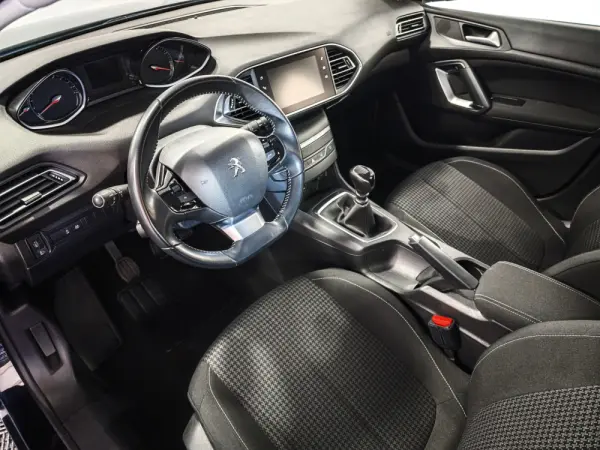 Peugeot 308 1.2 PureTech Style 18