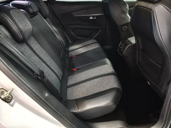 Peugeot 3008 1.2 PureTech Allure Pack 20