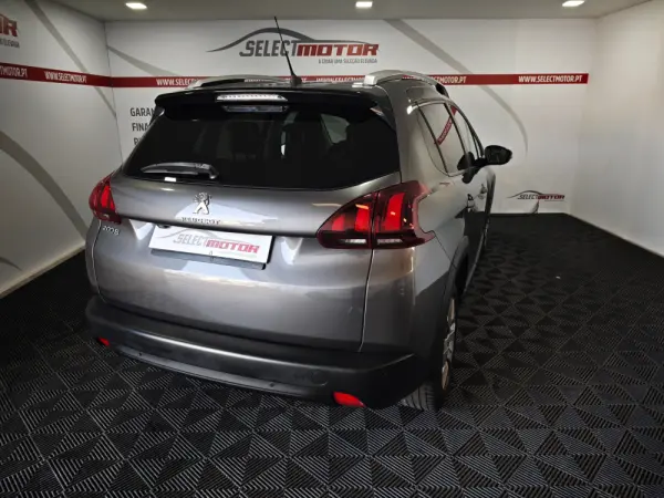 Peugeot 2008 1.2 PureTech Signature 4
