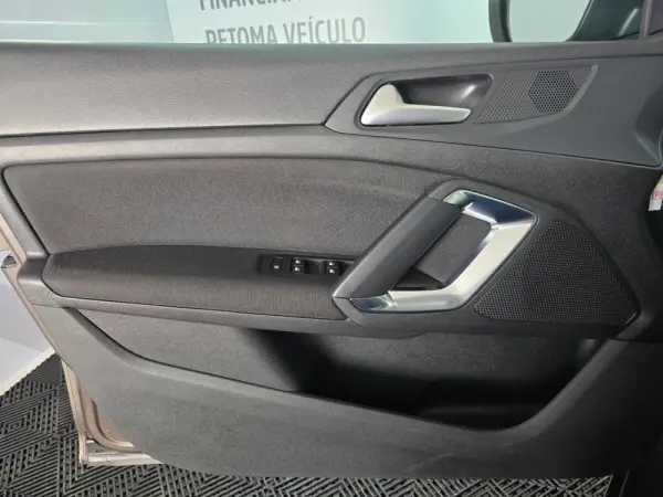 Peugeot 308 1.2 PureTech Allure Pack 15
