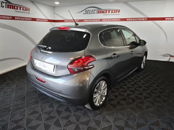 Peugeot 208 1.2 PureTech Allure 5