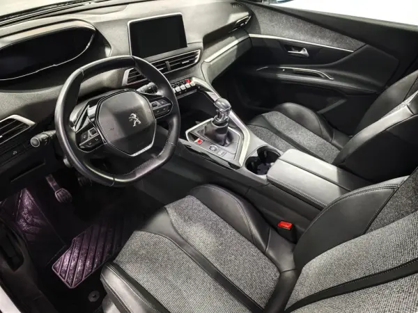 Peugeot 3008 1.2 PureTech Allure Pack 18