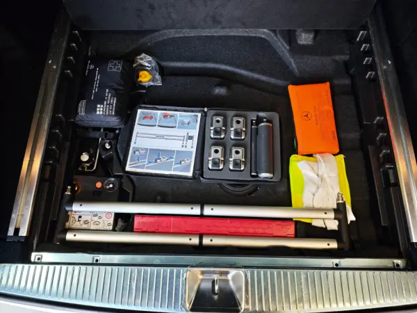 Mercedes-Benz E 220 BlueTEC BE Edition Auto. 37