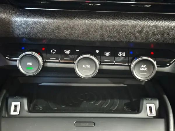 Citroen C4 PureTech 130 Stop&Start EAT8 FEEL PACK 12