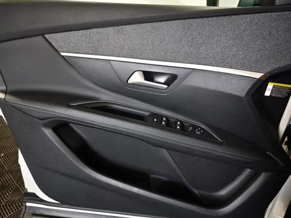 Peugeot 3008 1.2 PureTech Allure Pack 16