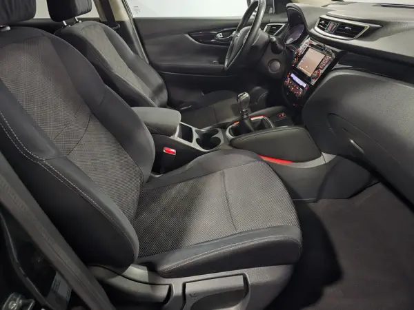 Nissan Qashqai 1.5 dCi N-Connecta 18 21
