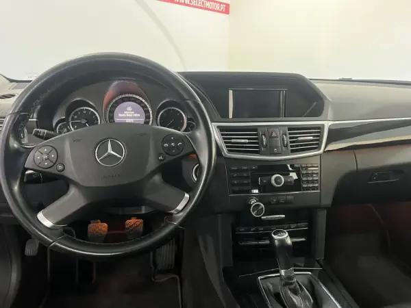 Mercedes-Benz E 220 CDi Avantgarde BlueEfficiency 8