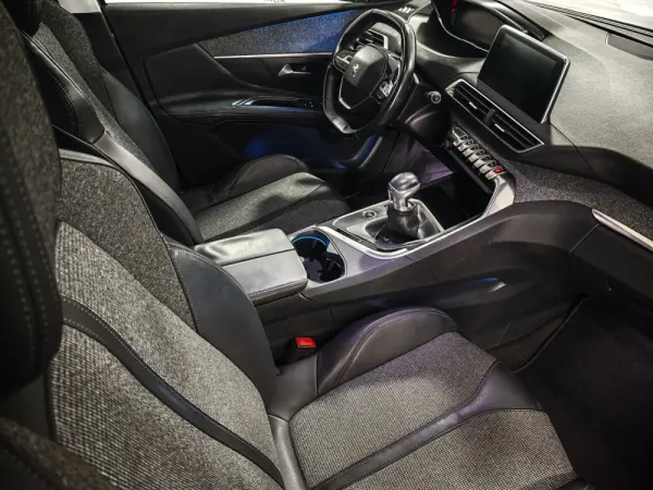 Peugeot 3008 1.2 PureTech Allure Pack 23