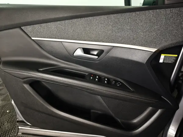 Peugeot 3008 1.2 PureTech Allure Pack 17