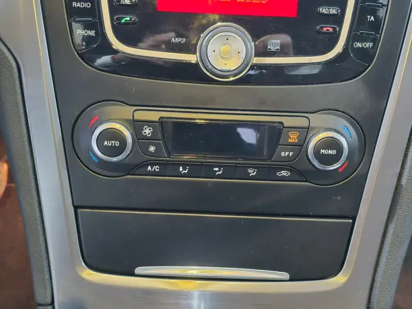 Ford Mondeo SW 1.6 TDCi Titanium 9