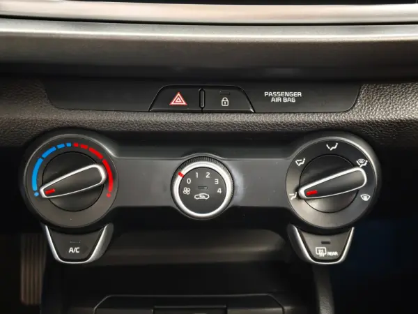 Kia Rio 1.2 CVVT LX 9