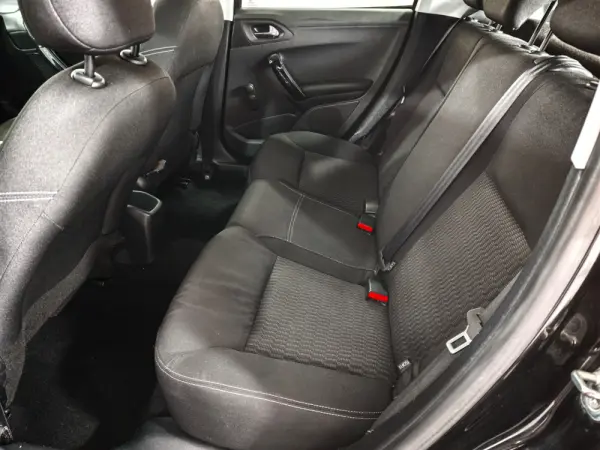 Peugeot 208 1.2 VTi Allure 20