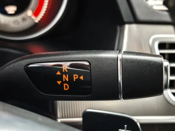 Mercedes-Benz E 220 BlueTEC BE Edition Auto. 21