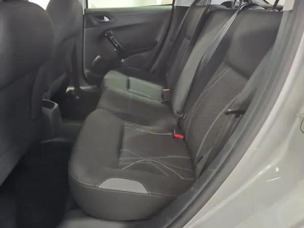 Peugeot 208 1.4 HDi Active 17