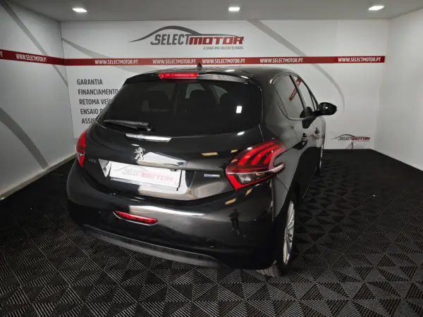 Peugeot 208 1.2 VTi Allure 4